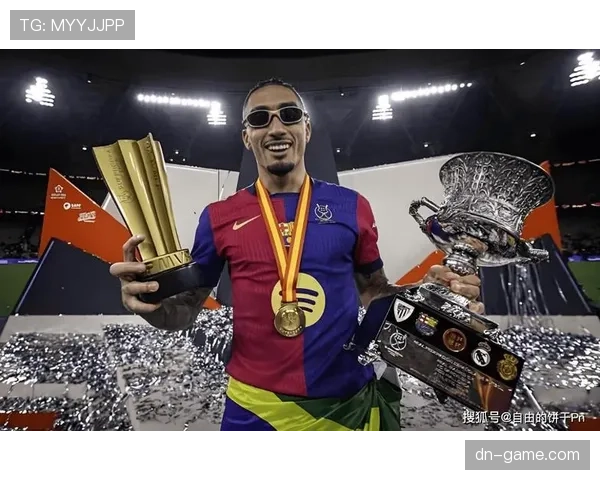 拉菲尼亚诺坎普首秀惊艳全场，球迷热情反响引爆关注