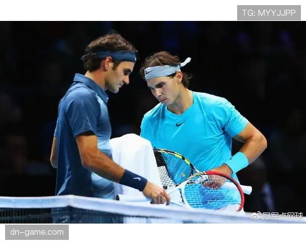 纳达尔机场素颜，我盯着他手腕那块表想笑又想哭